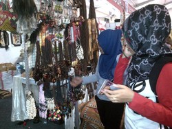 Serunya Berburu Oleh-oleh di Pameran Sail Raja Ampat