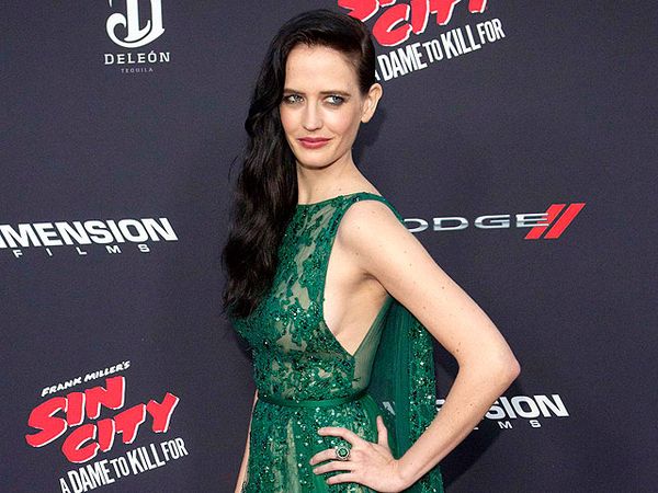 Eva Green Seksi Bergaun Hijau