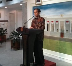 Jokowi Instruksikan Relawan Tonton Putusan MK Lewat TV