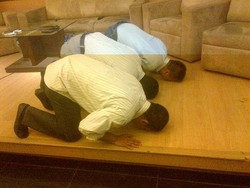 Gugatan Prabowo Ditolak MK, Nusron Wahid Cs Sujud Syukur di DPP Golkar