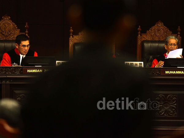 Sidang MK Dimulai, Prabowo-Hatta Tak Hadir