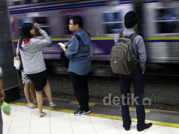 Ada Demo, Stasiun KA Sudirman Sepi