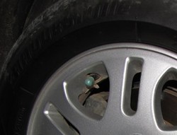 5 Tanda Harus Ganti Ban Mobil