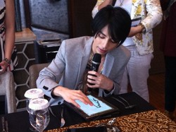 Tex Saverio Lebih Pilih Rancang Sketsa Busana di Tablet Ketimbang Kertas