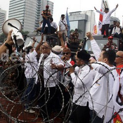 Ramai Demo di MK, Karyawan Pertamina Pulang Tapi PLN Tetap Kerja