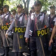 Ratusan Personel Amankan KPU Jatim, Kapolda Larang Gunakan Senjata Api