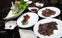 Perkawinan Barbeque Jepang dan Korea di Restoran Elegan