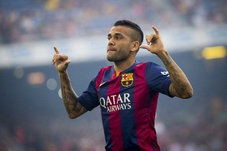 Alves: Aku Bertahan di Barca