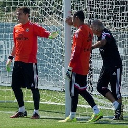 Navas Akan Banyak Belajar dari Casillas