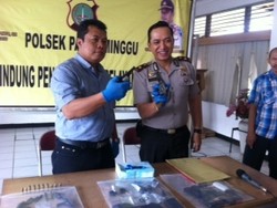 Dua Maling Motor Berpistol Nyusruk Ditabrak Polisi di Pejaten