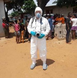 Fotografer Ini Nekat Memotret Wabah Ebola dari Dekat