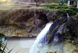 Keajaiban Alam di Pacitan, Air Terjun Langsung ke Pantai