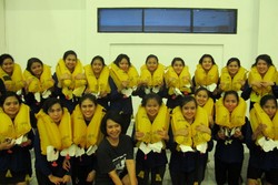 Ketika Pramugari Garuda Indonesia Basah-basahan