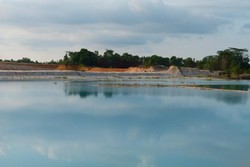 Siapa Sangka, Bintan Punya Danau Sebiru Ini!