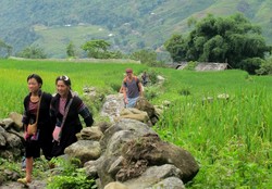 Turis, Ganja & Kesederhanaan Hidup Suku Black Hmonk Vietnam