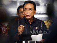 Menko Polhukam Tanggapi Demo Rusuh di MK