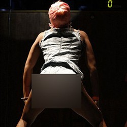 Heboh Kompetisi Goyang Bokong di London