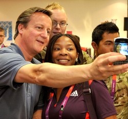 PM Inggris Jalankan Pemerintahan Lewat BlackBerry