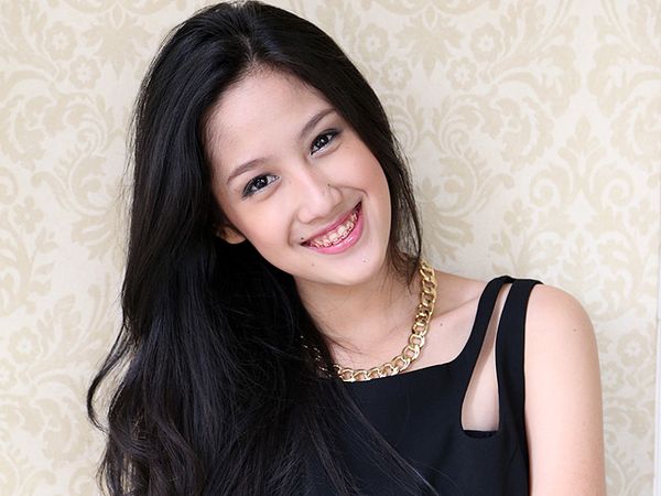 Tamara Tyasmara Cantik Tersenyum