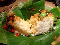 Bersantap Nasi Letik Hangat dan Gurame Bakar Khas Sunda
