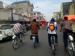 Gowes Keliling Kota, Ini 4 Gaya Kesal Ridwan Kamil Pergoki Parkir Liar