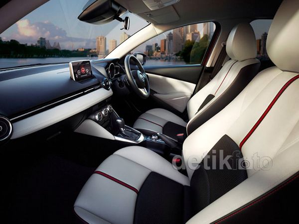 Mengintip Interior Mazda2