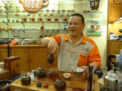 Upacara Minum Teh di Ho Teh Tiam Tea Gallery