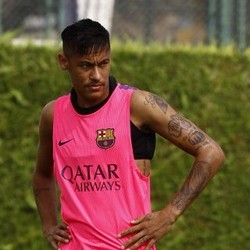 Cedera Saat Latihan, Neymar Mungkin Absen di Laga Pembuka Liga
