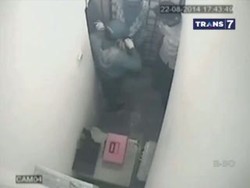 Aksi Perampokan Bank Swasta Terekan CCTV