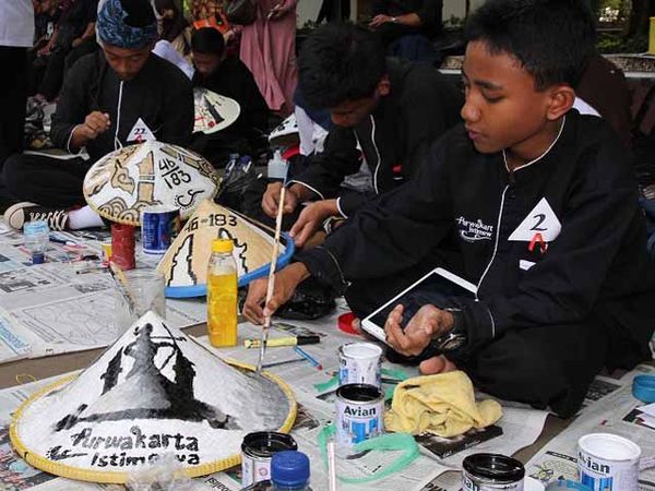 Lomba Hias dan Membuat Caping Meriahkan HUT RI