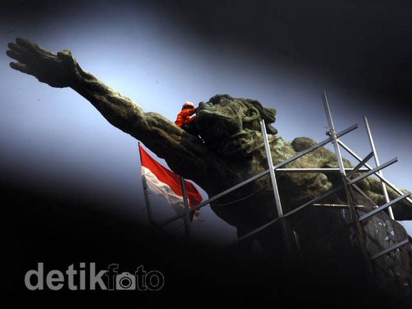 Patung Pancoran Tampak Mulai Bersih
