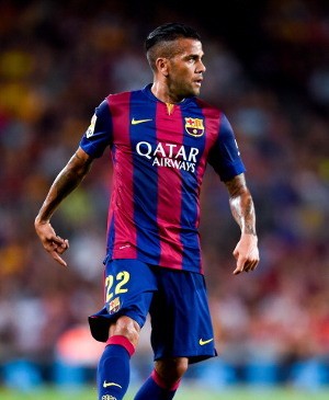 Dani Alves Tegaskan Tetap di Barca