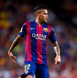 Dani Alves Tegaskan Tetap di Barca
