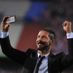 Sedang Bergembira, Simeone Tak Lupa Minta Maaf ke Ofisial Keempat