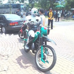 Satria Baja Hitam yang Menaiki Belalang Tempurnya Terlihat di UI