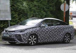 Toyota Kepergok Uji Coba Mobil Hidrogen Mirai
