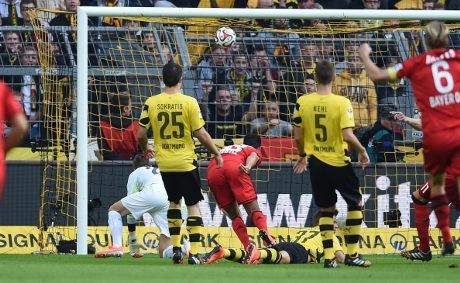 Dortmund Takluk di Signal Iduna Park