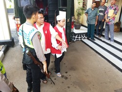 Emon si Predator Seks Curhat ke Ibunya, Mengaku Dipalak Napi di Sel