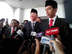 Temani Jokowi di Pelantikan DPRD DKI, Ahok: Backing Saya Presiden