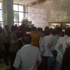 Serunya Berebut Makan Siang Ketika Pelantikan Anggota DPRD