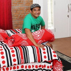 Jeremy Teti Pilih Serba Merah untuk Kamar Pribadinya