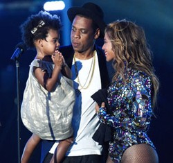 Foto: Buktikan Pernikahan Tak Retak, Beyonce Cium Jay-Z di MTV VMA