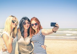 Ada Zona Dilarang Selfie di Pantai Prancis
