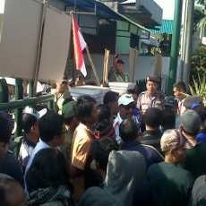 Ratusan Warga Demo Tuntut PT Sorini Tak Buang Limbah Cair ke Sungai