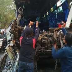 Bus Akas Vs Dump Truk, Satu Orang Tewas dan Belasan Luka