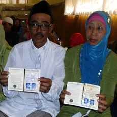 Bahagianya Kakek Nenek Ini Ikut Nikah Gratis