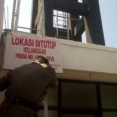 Tower Seluler Tak Berizin di Mojokerto Disegel Satpol PP