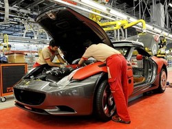 BNI Ajak 12 Nasabah Melihat Proses Pembuatan Mobil Ferrari