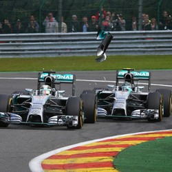 Bos Mercedes: Rosberg Bukan Sengaja Senggol Hamilton, tapi...