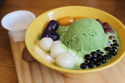 Dessert Dingin dengan Aneka Isian dan Topping Es Krim Mengandung 800 Kalori